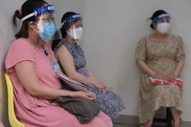 Các thai phụ đăng ký tiêm vaccine phòng COVID-19 tại Bệnh viện Hùng Vương Thành phố Hồ Chí Minh ngày 12/8. (Ảnh: TTXVN phát)