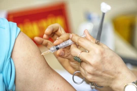 Tiêm vaccine phòng COVID-19. (Ảnh: Minh Quyết/TTXVN)