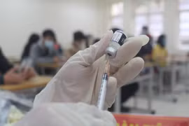 Vaccine phòng COVID-19 trong đợt tiêm chủng cho trẻ em là Pfizer/BioNTech, theo quy định của Bộ Y tế. (Ảnh: Thanh Vân/TTXVN)