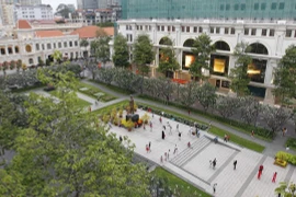 Khu vực đường hoa Nguyễn Huệ, quận 1, TP Hồ Chí Minh thưa thớt người tham quan dịp Tết Nguyên đán Tân Sửu 2021. (Ảnh: Thanh Vũ/TTXVN)