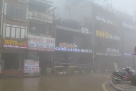 Các nhà hàng, quán ăn mở cửa phục vụ khách du lịch tại Sa Pa ngày 11/11. (Ảnh: Hồng Ninh/TTXVN)