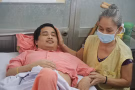 Bệnh nhân Phan Hữu Nghiêm được BHYT chi trả hơn 38 tỷ đồng sau 11 năm chữa bệnh Hemophilia, nếu được điều trị dự phòng và điều trị sớm tại nhà, chi phí chưa đến 3 tỷ đồng. (Ảnh: Đinh Hằng/TTXVN)