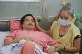 Bệnh nhân Phan Hữu Nghiêm được BHYT chi trả hơn 38 tỷ đồng sau 11 năm chữa bệnh Hemophilia, nếu được điều trị dự phòng và điều trị sớm tại nhà, chi phí chưa đến 3 tỷ đồng. (Ảnh: Đinh Hằng/TTXVN)