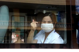 Các y, bác sỹ lên đường hỗ trợ tỉnh Bắc Giang phòng, chống dịch COVID-19. (Ảnh: Quang Cường/TTXVN)