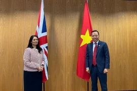 Bộ trưởng Nội vụ Anh Priti Patel tiếp Đại sứ Nguyễn Hoàng Long tại trụ sở Bộ Nội vụ Anh ở London. (Ảnh: TTXVN phát)