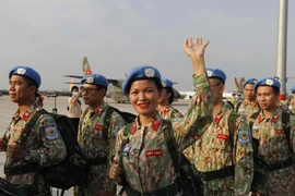 Nữ cán bộ, chiến sỹ Bệnh viện dã chiến cấp 2 số 3 xuất quân lên đường làm nhiệm vụ tại Bentiu, Nam Sudan. (Ảnh: Thanh Vũ/TTXVN)