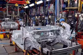Sản xuất xe ôtô tại nhà máy Ford Hải Dương. Ảnh: Trần Việt - TTXVN