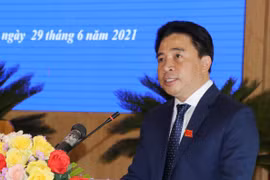 Ông Nguyễn Khắc Toàn phát biểu nhận nhiệm vụ Chủ tịch Hội đồng nhân dân tỉnh Khánh Hòa nhiệm kỳ 2021-2026. (Ảnh: Tiên Minh/TTXVN)