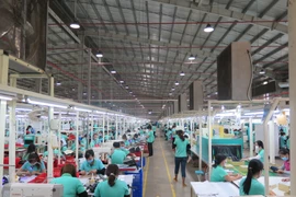 Hoạt động sản xuất tại nhà máy của công ty TNHH Victory International (Việt Nam) đã được hồi phục bình thường. (Ảnh: Minh Hưng/TTXVN)