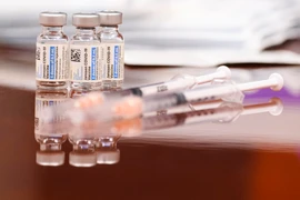 Vaccine ngừa COVID-19 của hãng Johnson & Johnson. (Ảnh: AFP/TTXVN)