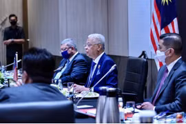 Thủ tướng Ismail Sabri Yaakob dẫn đầu đoàn đại biểu Malaysia tham dự Hội nghị Cấp cao ASEAN-Australia lần thứ nhất diễn ra theo hình thức trực tuyến. (Ảnh: Mạnh Tuân/TTXVN)