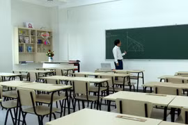 Dịch COVID-19 khiến nhiều trường học chuyển sang hình thức dạy và học trực tuyến. (Ảnh: Văn Tý/TTXVN)