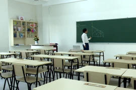 Dịch COVID-19 khiến nhiều trường học chuyển sang hình thức dạy và học trực tuyến. (Ảnh: Văn Tý/TTXVN)