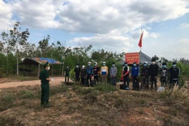 Các đối tượng bị phát hiện, bắt giữ trong lúc nhập cảnh trái phép tại Bình Phước. (Ảnh: Hồng Ánh/TTXVN phát)