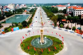 Hạ tầng nông thôn tại huyện Yên Phong, tỉnh Bắc Ninh được đầu tư xây dựng khang trang, hiện đại, công nghiệp và dịch vụ phát triển. (Ảnh: Thái Hùng/TTXVN)