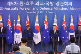 (Từ trái sang): Bộ trưởng Quốc phòng Peter Dutton và Ngoại trưởng Marise Payne của Australia cùng Ngoại trưởng Chung Eui-yong và Bộ trưởng Quốc phòng Suh Wook của Hàn Quốc tại cuộc họp báo chung sau cuộc đối thoại 2+2 ở Seoul, Hàn Quốc, ngày 13/9/2021. (Ả