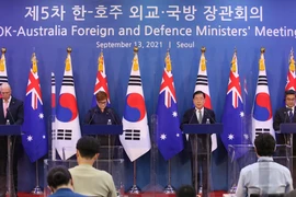 (Từ trái sang): Bộ trưởng Quốc phòng Peter Dutton và Ngoại trưởng Marise Payne của Australia cùng Ngoại trưởng Chung Eui-yong và Bộ trưởng Quốc phòng Suh Wook của Hàn Quốc tại cuộc họp báo chung sau cuộc đối thoại 2+2 ở Seoul, Hàn Quốc, ngày 13/9/2021. (Ả