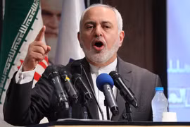 Ngoại trưởng Iran Mohammad Javad Zarif phát biểu trong cuộc họp báo tại thủ đô Tehran. (Ảnh: AFP/TTXVN)