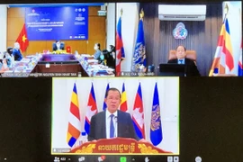 Thủ tướng Campuchia phát biểu tại điểm cầu Phnom Penh trong Diễn đàn Doanh nghiệp và Kinh tế Á-Âu lần thứ nhất - sự kiện bên lề của ASEM 13. (Ảnh: Trần Việt/TTXVN)