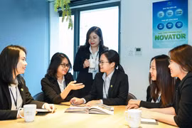 “Nova” là chữ viết tắt của Novator, có nghĩa là người cải tiến. Hãy gia nhập đội ngũ của những người cải tiến.