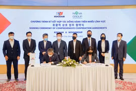 Đại diện KOCHAM và NovaGroup thực hiện nghi thức ký kết