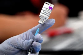 Vaccine ngừa COVID-19 của hãng dược phẩm AstraZeneca. (Ảnh: AFP/TTXVN)