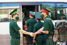 Quang Nam tăng cường lực lượng quân đội bảo vệ biên giới phòng, chống dịch COVID-19. (Ảnh: Trần Tĩnh/TTXVN)