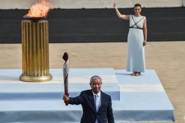  Phó Chủ tịch Ủy ban Olympic Trung Quốc Yu Zaiqing tại lễ trao ngọn đuốc Olympic ở Athens, Hy Lạp, ngày 19/10/2021. (Ảnh: AFP/TTXVN)