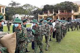 Lãnh đạo, chỉ huy Bộ chỉ huy Bộ đội Biên phòng Thanh Hóa động viên cán bộ, chiến sỹ trước khi tăng cường lên các chốt biên giới. (Nguồn: qdnd.vn)