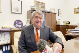 Phó Chủ tịch Thứ nhất Hạ viện Cộng hòa Séc, Chủ tịch Đảng Cộng sản Séc - Morava (KSČM) , Vojtech Fillip trả lời phỏng vấn của TTXVN. (Ảnh: Công Thuận/TTXVN)