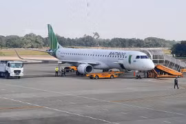 Tàu bay Embraer 175 của Hãng hàng không Bamboo Airways. (Ảnh: Kim Há/TTXVN)