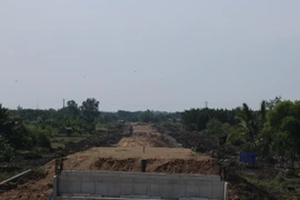 Đường Tân Tập-Long Hậu kết nối từ Cảng Quốc tế Long An đến Thành phố Hồ Chí Minh đang được triển khai thi công. (Ảnh: Bùi Giang/TTXVN)