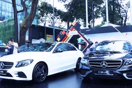 Giới thiệu, trưng bày sản phẩm ôtô của hãng Mercedes Benz tại Thành phố Hồ Chí Minh. (Ảnh: Xuân Khu/TTXVN)