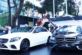 Giới thiệu, trưng bày sản phẩm ôtô của hãng Mercedes Benz tại Thành phố Hồ Chí Minh. (Ảnh: Xuân Khu/TTXVN)