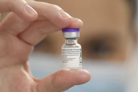 Vaccine phòng COVID-19 của hãng Pfizer/BioNTech. (Ảnh: AFP/TTXVN)
