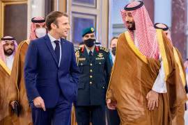 Thái tử Saudi Arabia Mohammed bin Salman tiếp Tổng thống Pháp Emmanuel Macron tại Jeddah, Saudi Arabia ngày 4/12. (Nguồn: Reuters)