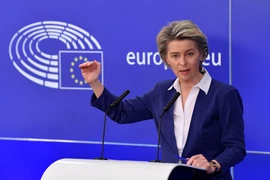 Chủ tịch EC Ursula von der Leyen phát biểu tại cuộc họp báo ở Brussels, Bỉ ngày 20/1/2021. (Ảnh: AFP/TTXVN)