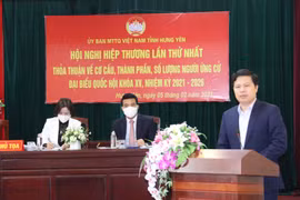 Chủ tịch HĐND tỉnh Hưng Yên, Trần Quốc Toản phát biểu tại hội nghị. (Ảnh: Đinh Tuấn/TTXVN)