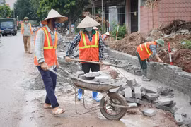 Cải tạo hạ tầng giao thông đường tỉnh 292 quy mô theo tiêu chuẩn đường cấp III đồng bằng. (Ảnh: Danh Lam/TTXVN)