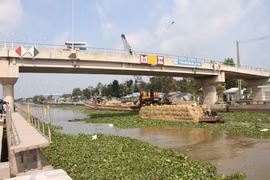 Cống âu thuyền Ninh Quới (huyện Hồng Dân, Bạc Liêu) vận hành góp phần điều tiết mặn ngọt giữa 2 tỉnh Bạc Liêu-Sóc Trăng. (Ảnh: Chanh Đa-TTXVN)