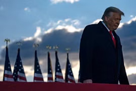 Tổng thống mãn nhiệm Donald Trump tại căn cứ không quân Andrews ở Maryland, Mỹ, ngày 20/1/2021. (Ảnh: AFP/TTXVN)