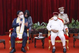 [Photo] Chủ tịch Quốc hội Vương Đình Huệ gặp Thống đốc bang Karnataka