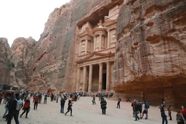 Khách du lịch tại thành phố Petra, Jordan ngày 21/11/2019. (Ảnh: AFP/TTXVN)