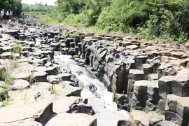 [Photo] Phát hiện suối đá cổ trên 100 triệu năm tuổi tại Gia Lai