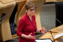 Thủ hiến Scotland Nicola Sturgeon phát biểu tại phiên họp Quốc hội ở Holyrood, Edinburgh ngày 26/11/2020. (Ảnh: AFP/TTXVN)