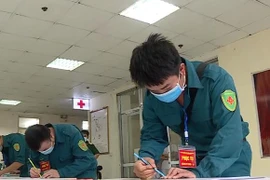 [Video] Kỳ bầu cử đáng nhớ của cử tri trong khu cách ly tập trung 