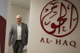 Ông Shawan Jabarin, giám đốc nhóm nhân quyền al-Haq của Palestine tại văn phòng ở thành phố Ramallah, Bờ Tây, ngày 23/10. (Ảnh: AP)