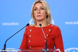 Người phát ngôn Bộ Ngoại giao Nga Maria Zakharova trong cuộc họp báo tại thủ đô Moskva. (Ảnh: IRNA/TTXVN)