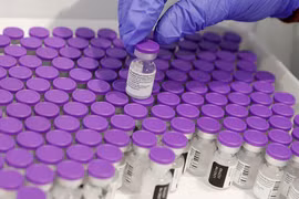 Vaccine phòng COVID-19 của Pfizer-BioNtech. (Ảnh: AFP/TTXVN)