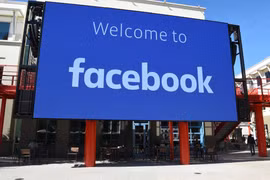 Biểu tượng của facebook tại Menlo Park, California, Mỹ. (Ảnh: AFP/TTXVN)
